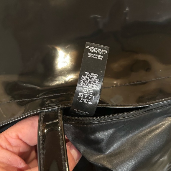 Ted Baker Black Patent Tote With Bow - Picture 8 of 11
